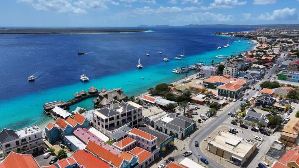Kritisch rapport Raad voor de rechtshandhaving over corruptiebestrijding in Caribisch Nederland: Urgentie is nodig op aa illustration